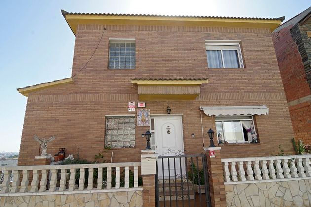 Foto 1 de Chalet en venta en Sant Vicenç dels Horts de 5 habitaciones con terraza y garaje