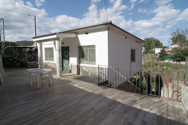 Foto 1 de Chalet en venta en Sant Vicenç dels Horts de 3 habitaciones con terraza y jardín
