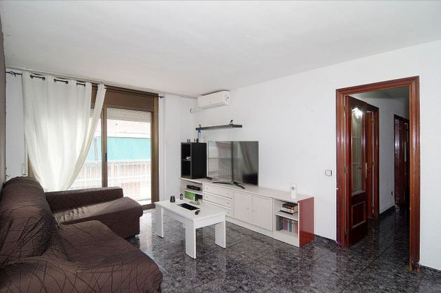 Foto 1 de Piso en venta en Sant Vicenç dels Horts de 4 habitaciones con balcón y aire acondicionado