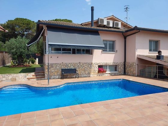 Foto 1 de Xalet en venda a Llinars del Valles de 5 habitacions amb terrassa i piscina