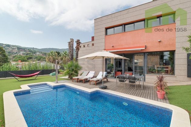 Foto 1 de Xalet en venda a Cabrils de 4 habitacions amb terrassa i piscina