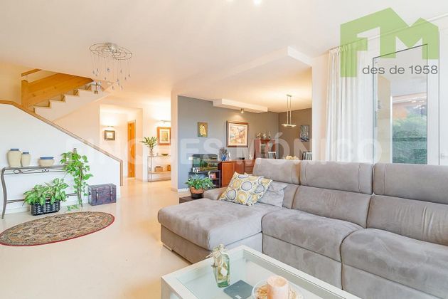 Foto 1 de Casa en venta en Vallromanes de 5 habitaciones con terraza y garaje
