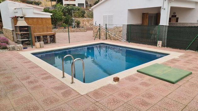 Foto 2 de Chalet en venta en Pobla de Montornès, la de 5 habitaciones con terraza y piscina