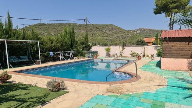 Foto 1 de Chalet en venta en Vespella de Gaià de 5 habitaciones con terraza y piscina