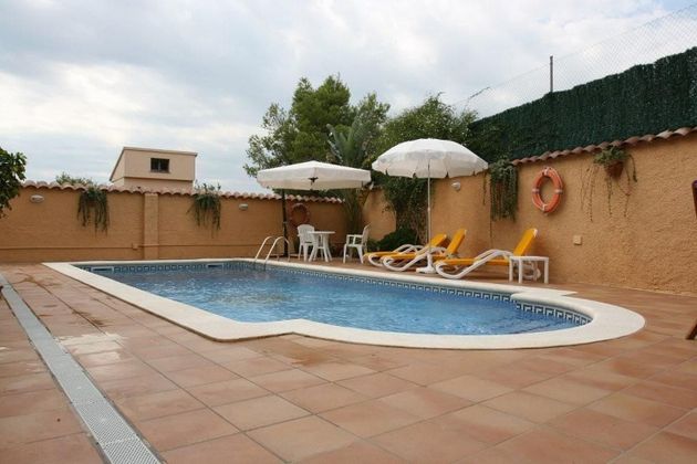 Foto 2 de Chalet en venta en Creixell de 4 habitaciones con terraza y piscina