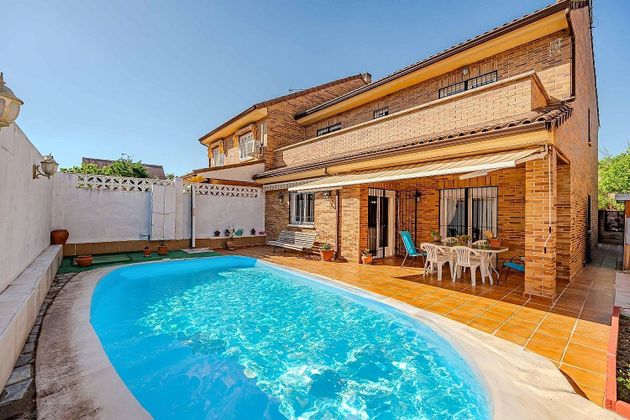 Foto 1 de Casa en venda a Griñón de 5 habitacions amb piscina i garatge