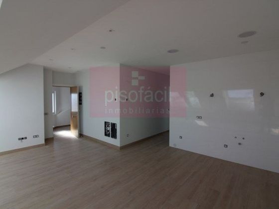 Foto 1 de Àtic en venda a Centro - Recinto Amurallado de 2 habitacions amb calefacció i ascensor