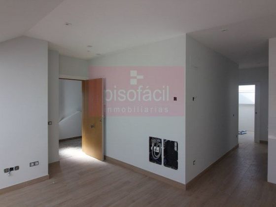 Foto 2 de Àtic en venda a Centro - Recinto Amurallado de 2 habitacions amb calefacció i ascensor