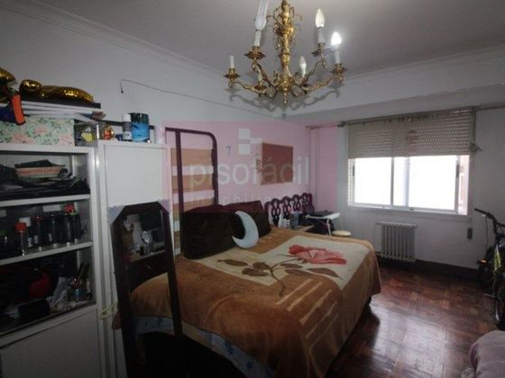 Foto 1 de Pis en venda a A Milagrosa de 6 habitacions amb garatge i balcó