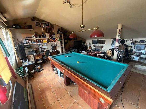 Foto 2 de Casa adossada en venda a calle De Croàcia de 5 habitacions amb piscina i garatge