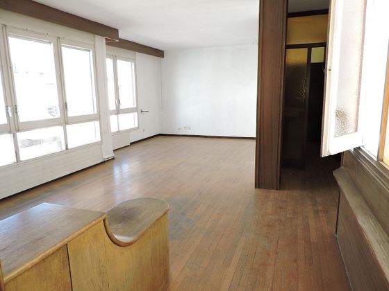 Foto 1 de Piso en venta en Centre - Sabadell de 5 habitaciones con garaje y balcón