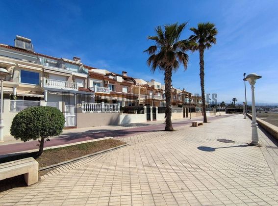 Foto 2 de Casa adossada en venda a paseo Marítimo Levante de 4 habitacions amb terrassa
