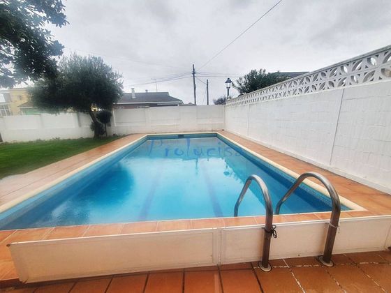 Foto 1 de Venta de chalet en Moraleja de Enmedio de 4 habitaciones con terraza y piscina