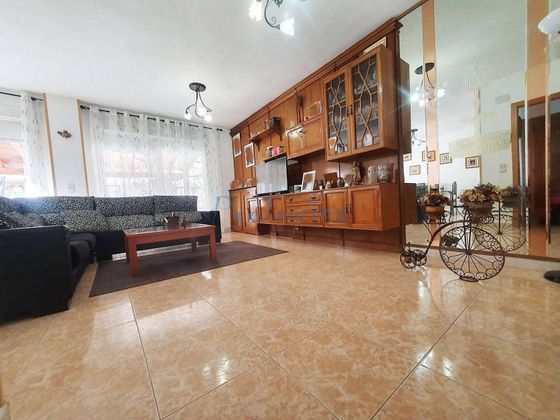 Foto 2 de Casa adossada en venda a avenida Móstoles de 4 habitacions amb piscina i garatge
