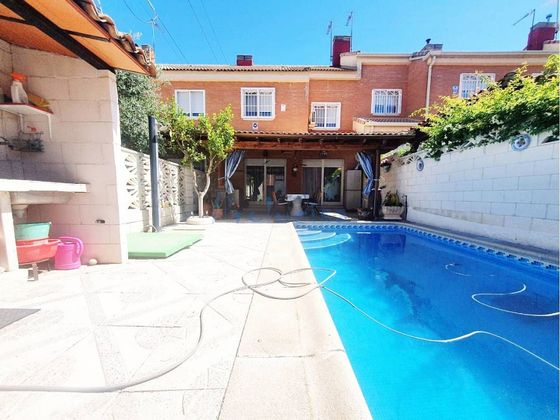Foto 1 de Casa adosada en venta en avenida Móstoles de 4 habitaciones con piscina y garaje