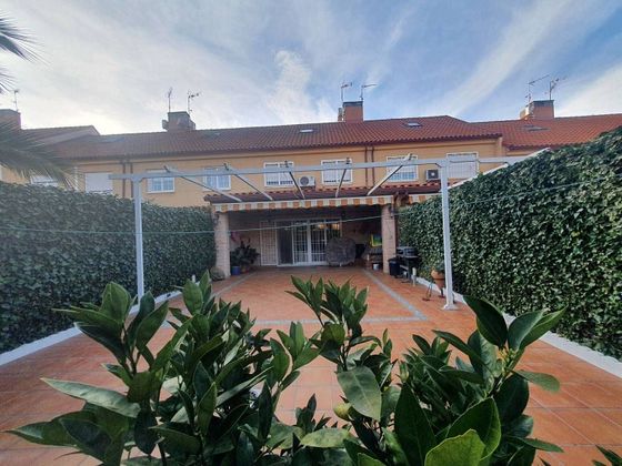 Foto 1 de Casa adossada en venda a Moraleja de Enmedio de 3 habitacions amb piscina i garatge
