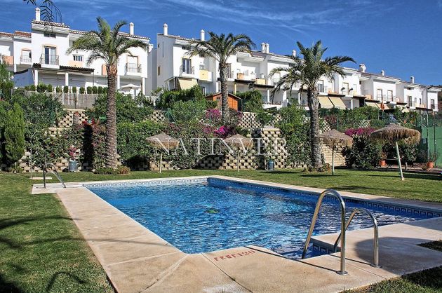 Foto 1 de Casa adosada en venta en Añoreta Golf - Paraíso del Sol de 5 habitaciones con terraza y piscina