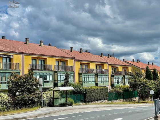 Foto 1 de Casa adosada en venta en Mesoiro de 6 habitaciones con terraza y garaje