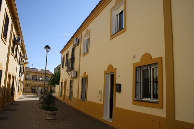 Foto 1 de Casa adossada en venda a calle Azahar de 3 habitacions amb terrassa i balcó