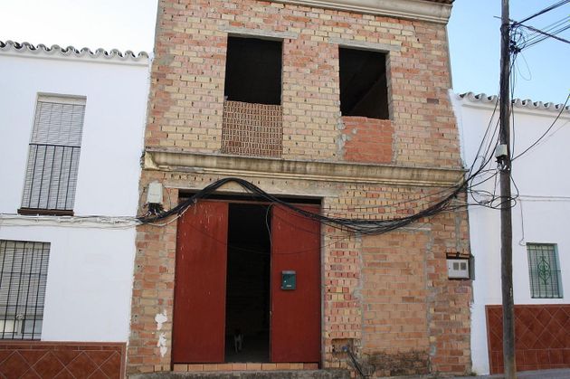 Foto 1 de Casa adossada en venda a calle Doctor Jose María Osuna de 5 habitacions amb terrassa