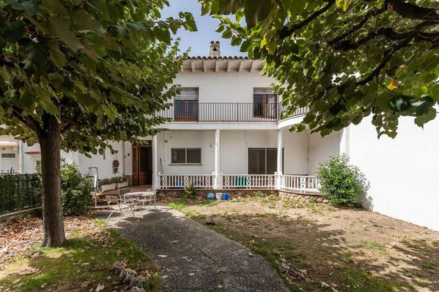 Foto 1 de Venta de casa en Montmeló de 7 habitaciones con terraza y jardín