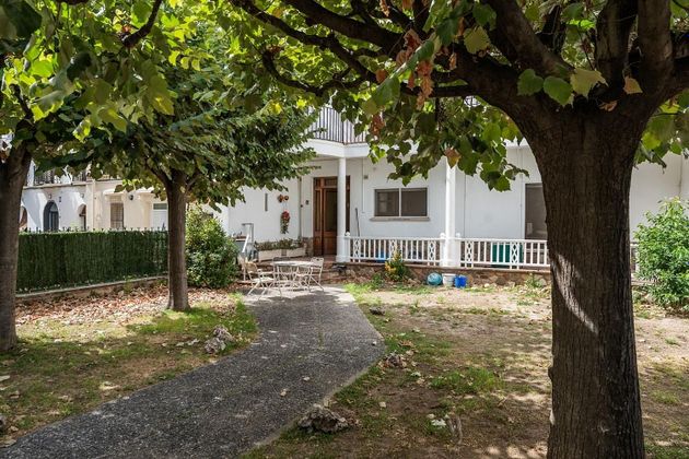 Foto 2 de Venta de casa en Montmeló de 7 habitaciones con terraza y jardín