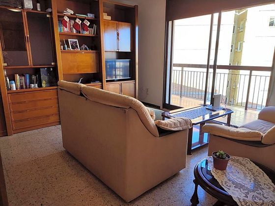 Foto 2 de Piso en venta en Santa Perpètua de Mogoda de 4 habitaciones con balcón y calefacción