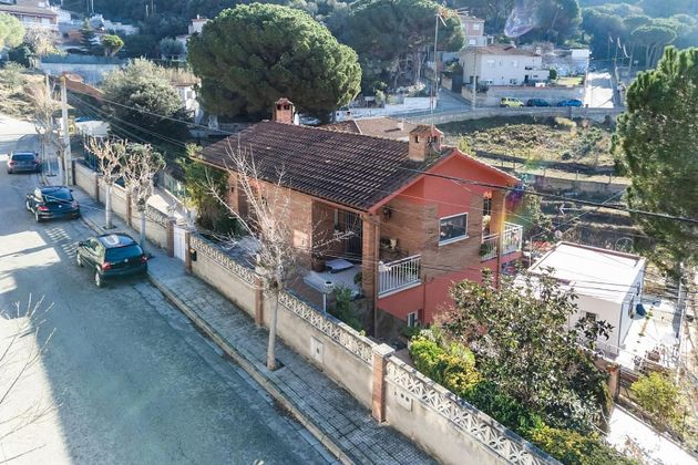 Foto 1 de Venta de chalet en Sant Fost de Campsentelles de 4 habitaciones con terraza y garaje