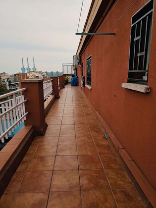 Foto 1 de Àtic en venda a Artigas - Llefià de 3 habitacions amb terrassa i aire acondicionat