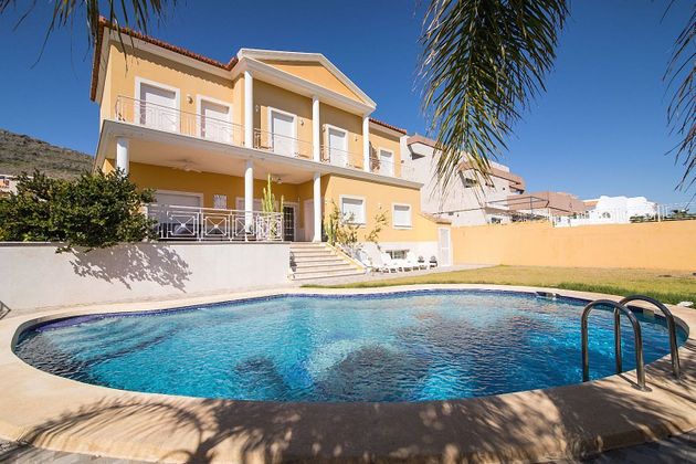 Foto 1 de Xalet en venda a calle La Coruña de 4 habitacions amb terrassa i piscina