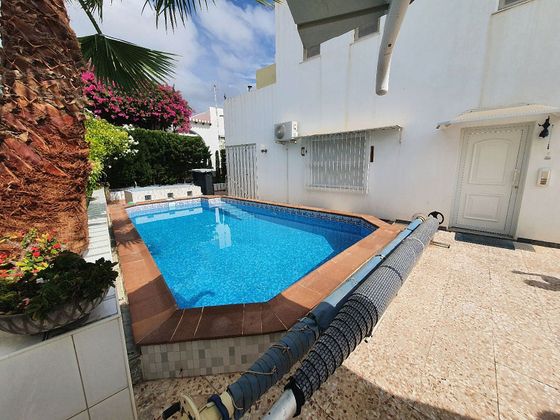 Foto 1 de Venta de chalet en calle Picasso de 7 habitaciones con terraza y piscina