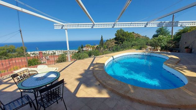 Foto 1 de Xalet en venda a calle Gavilán de 3 habitacions amb terrassa i piscina