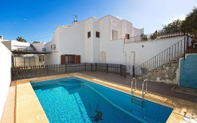 Foto 1 de Xalet en venda a calle Picasso de 4 habitacions amb terrassa i piscina