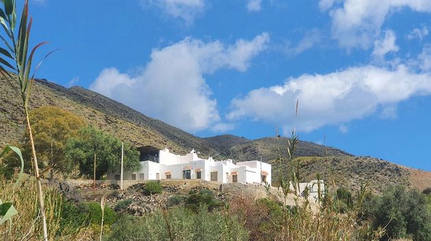 Foto 1 de Casa en venda a calle Barriada la Cueva del Pájaro de 4 habitacions amb terrassa i piscina