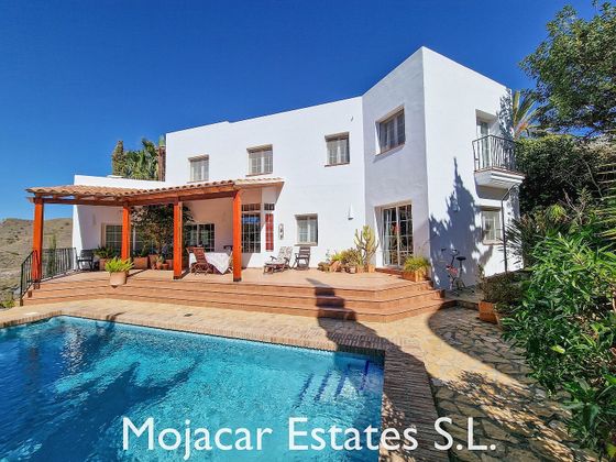Foto 1 de Chalet en venta en calle Alondra de 3 habitaciones con terraza y piscina