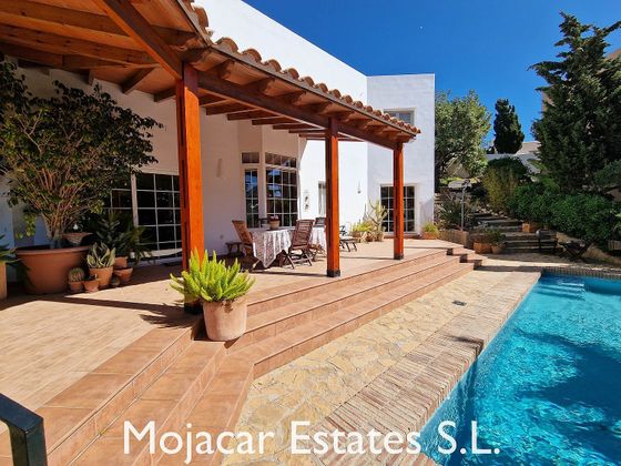 Foto 2 de Chalet en venta en calle Alondra de 3 habitaciones con terraza y piscina