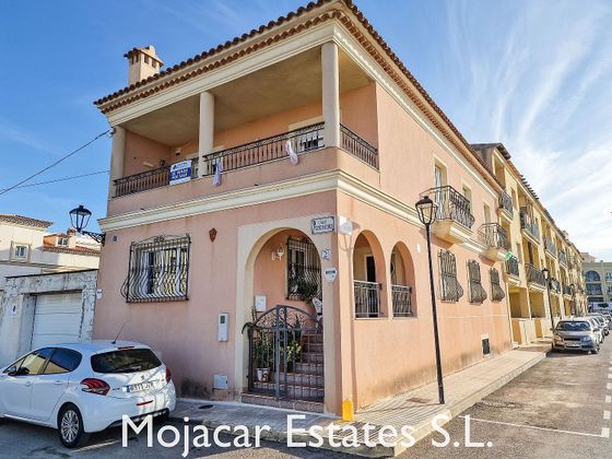 Foto 1 de Casa adossada en venda a calle Las Flores de 5 habitacions amb terrassa i balcó