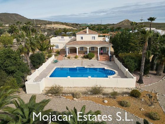 Foto 1 de Xalet en venda a calle Cañada de la Piedra de 4 habitacions amb terrassa i piscina