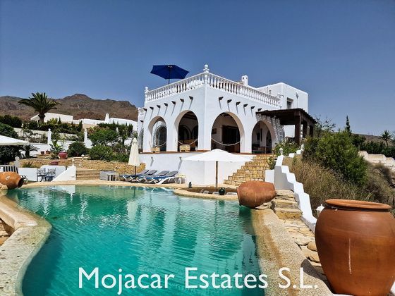 Foto 2 de Xalet en venda a Las Ventanicas - La Paratá de 5 habitacions amb terrassa i piscina