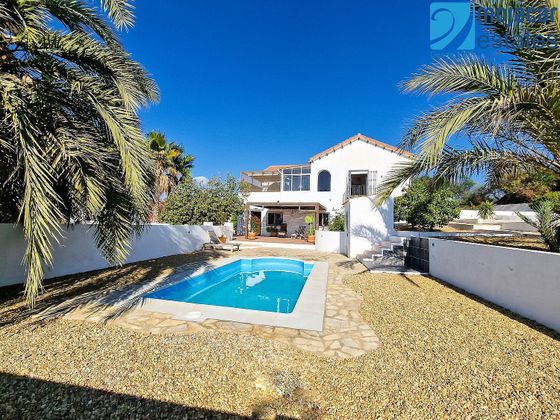 Foto 1 de Xalet en venda a ronda Del Mulhacen de 5 habitacions amb terrassa i piscina