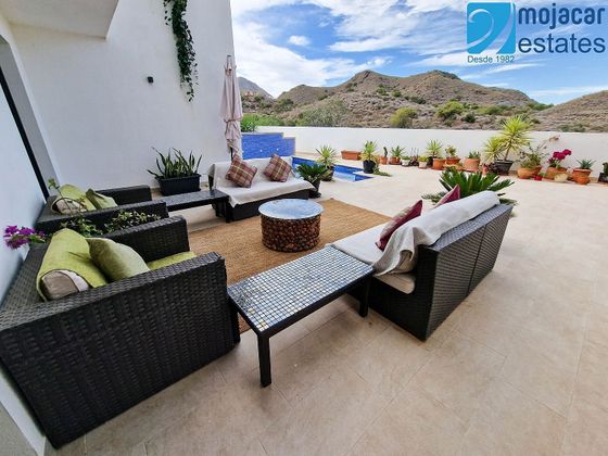 Foto 2 de Xalet en venda a calle Hierba Buena de 4 habitacions amb terrassa i piscina