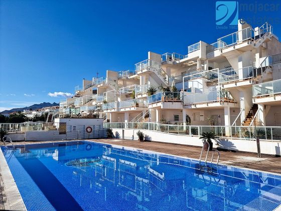 Foto 2 de Piso en venta en calle Marques de Chavarri de 2 habitaciones con terraza y piscina
