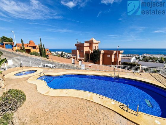 Foto 2 de Piso en venta en paseo Del Moro Manco de 3 habitaciones con terraza y piscina