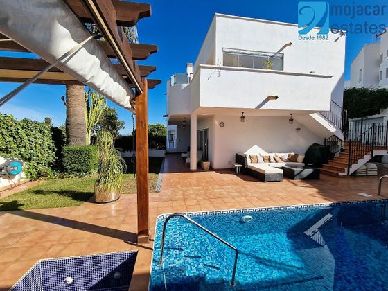 Foto 2 de Xalet en venda a calle Almeria de 5 habitacions amb terrassa i piscina