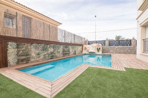Foto 1 de Casa en venta en Los Arenales del Sol de 4 habitaciones con terraza y piscina