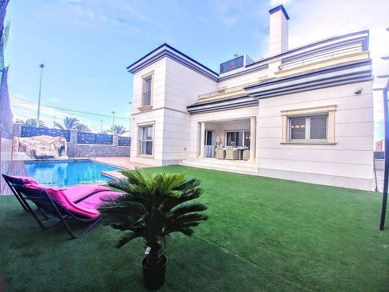 Foto 2 de Casa en venda a Los Arenales del Sol de 4 habitacions amb terrassa i piscina