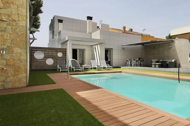 Foto 2 de Chalet en venta en avenida San Pascual Bailón de 4 habitaciones con terraza y piscina
