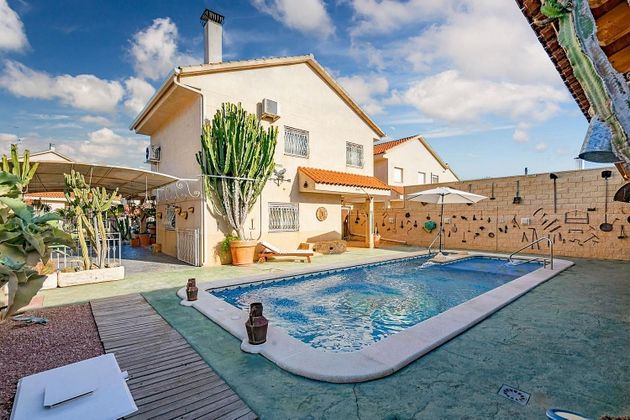 Foto 2 de Chalet en venta en calle Torrehermosa de 3 habitaciones con terraza y piscina