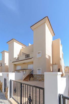 Foto 1 de Casa adossada en venda a calle La Clevilla de 3 habitacions amb terrassa i piscina