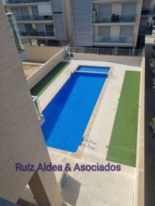Foto 2 de Piso en alquiler en Garbinet de 2 habitaciones con terraza y piscina